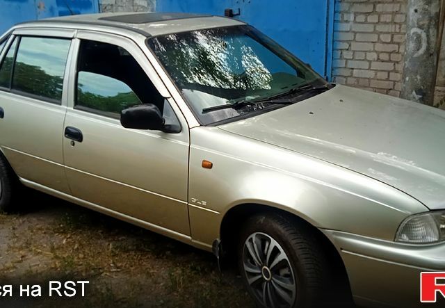 Серый Дэу Нексия, объемом двигателя 1.5 л и пробегом 200 тыс. км за 2200 $, фото 5 на Automoto.ua