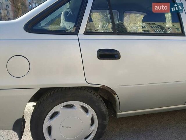 Серый Дэу Нексия, объемом двигателя 1.5 л и пробегом 69 тыс. км за 3000 $, фото 5 на Automoto.ua