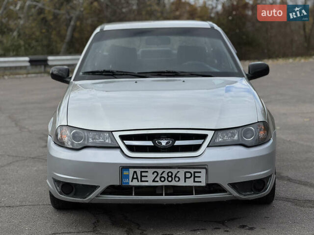 Деу Нексія 2008 у Верхнеднепровске на Automoto.ua Сірий Деу Нексія, об'ємом двигуна 1.5 л та пробігом 200 тис. км за 1700 $, фото 1 на Automoto.ua