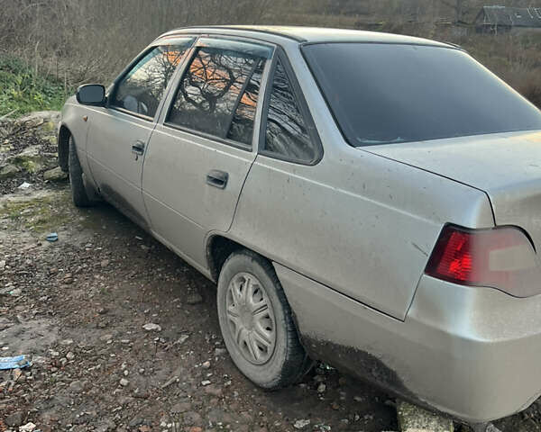 Сірий Деу Нексія, об'ємом двигуна 1.5 л та пробігом 130 тис. км за 1350 $, фото 2 на Automoto.ua