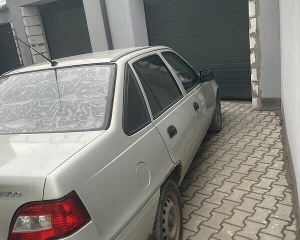 Сірий Деу Нексія, об'ємом двигуна 1.5 л та пробігом 152 тис. км за 2000 $, фото 5 на Automoto.ua