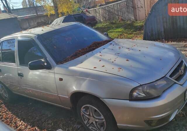 Сірий Деу Нексія, об'ємом двигуна 1.5 л та пробігом 215 тис. км за 2000 $, фото 4 на Automoto.ua