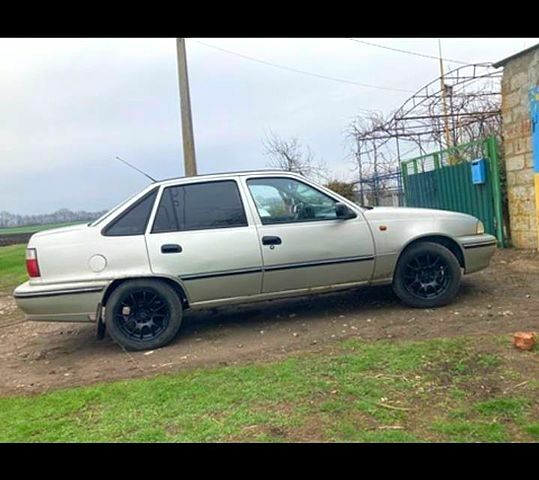 Серый Дэу Нексия, объемом двигателя 1.5 л и пробегом 187 тыс. км за 2100 $, фото 2 на Automoto.ua