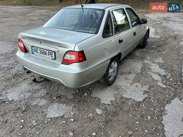 Сірий Деу Нексія, об'ємом двигуна 1.5 л та пробігом 212 тис. км за 2000 $, фото 5 на Automoto.ua