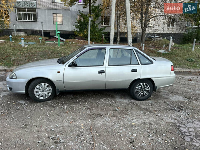 Сірий Деу Нексія, об'ємом двигуна 1.5 л та пробігом 212 тис. км за 2000 $, фото 3 на Automoto.ua