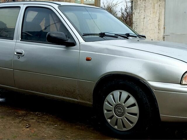 Серый Дэу Нексия, объемом двигателя 1.5 л и пробегом 100 тыс. км за 925 $, фото 1 на Automoto.ua