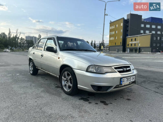 Серый Дэу Нексия, объемом двигателя 1.5 л и пробегом 300 тыс. км за 1399 $, фото 1 на Automoto.ua