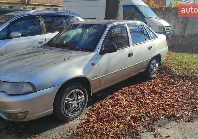 Сірий Деу Нексія, об'ємом двигуна 1.5 л та пробігом 215 тис. км за 2000 $, фото 3 на Automoto.ua