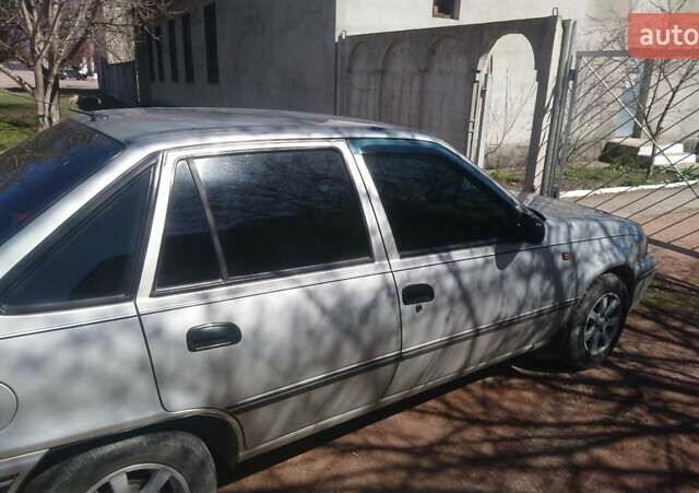 Серый Дэу Нексия, объемом двигателя 1.5 л и пробегом 210 тыс. км за 1900 $, фото 3 на Automoto.ua