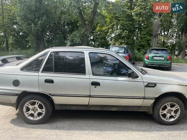 Серый Дэу Нексия, объемом двигателя 1.6 л и пробегом 300 тыс. км за 1800 $, фото 2 на Automoto.ua