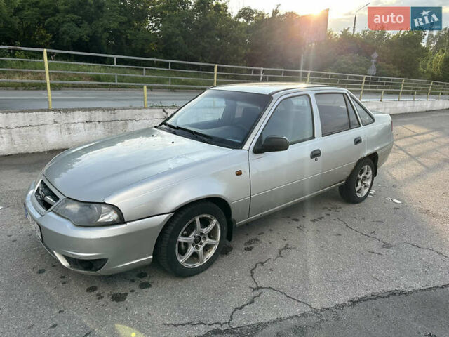 Сірий Деу Нексія, об'ємом двигуна 1.5 л та пробігом 300 тис. км за 1500 $, фото 3 на Automoto.ua