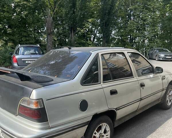 Серый Дэу Нексия, объемом двигателя 1.6 л и пробегом 300 тыс. км за 1800 $, фото 3 на Automoto.ua