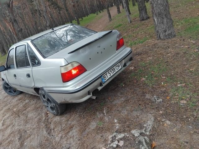Серый Дэу Нексия, объемом двигателя 0 л и пробегом 400 тыс. км за 1400 $, фото 2 на Automoto.ua