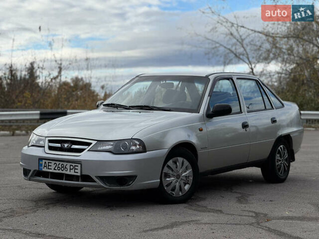 Деу Нексія 2008 у Верхнеднепровске на Automoto.ua Сірий Деу Нексія, об'ємом двигуна 1.5 л та пробігом 200 тис. км за 1700 $, фото 2 на Automoto.ua