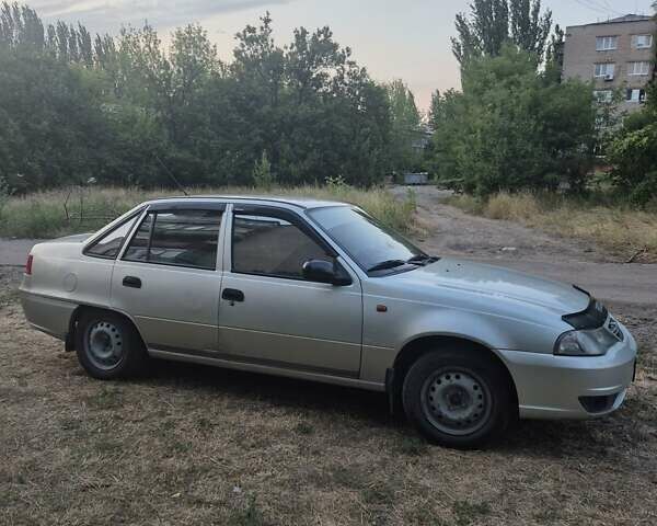 Сірий Деу Нексія, об'ємом двигуна 1.6 л та пробігом 237 тис. км за 2200 $, фото 4 на Automoto.ua