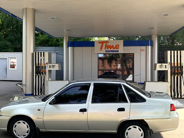 Сірий Деу Нексія, об'ємом двигуна 1.5 л та пробігом 240 тис. км за 2350 $, фото 3 на Automoto.ua