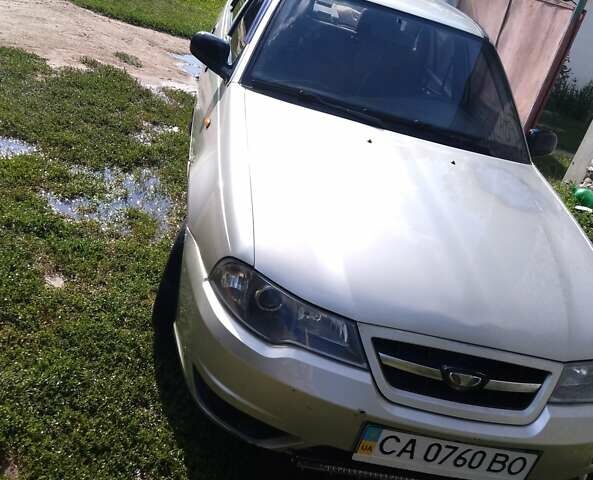 Сірий Деу Нексія, об'ємом двигуна 1.6 л та пробігом 255 тис. км за 2650 $, фото 2 на Automoto.ua