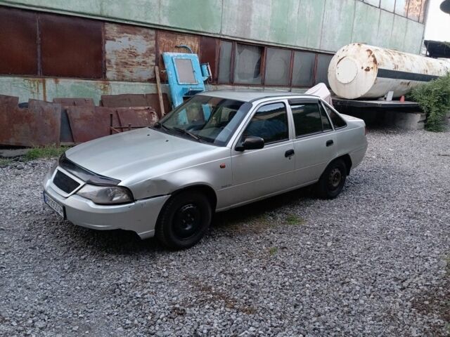 Серый Дэу Нексия, объемом двигателя 1.5 л и пробегом 247 тыс. км за 1180 $, фото 2 на Automoto.ua