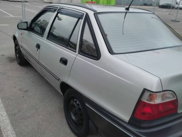 Сірий Деу Нексія, об'ємом двигуна 1.5 л та пробігом 294 тис. км за 2000 $, фото 3 на Automoto.ua