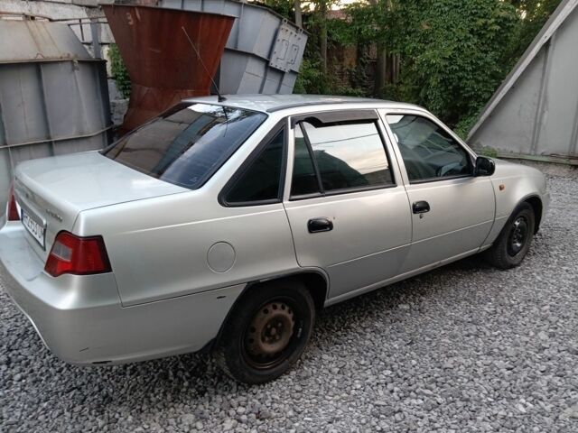 Серый Дэу Нексия, объемом двигателя 1.5 л и пробегом 247 тыс. км за 1180 $, фото 3 на Automoto.ua