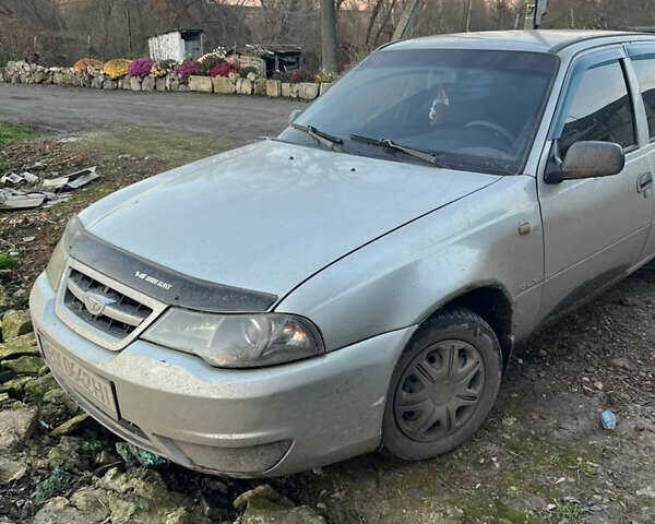 Сірий Деу Нексія, об'ємом двигуна 1.5 л та пробігом 130 тис. км за 1350 $, фото 1 на Automoto.ua