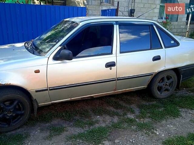 Сірий Деу Нексія, об'ємом двигуна 1.5 л та пробігом 230 тис. км за 2000 $, фото 3 на Automoto.ua
