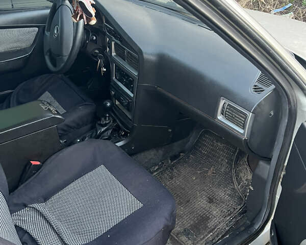 Сірий Деу Нексія, об'ємом двигуна 1.5 л та пробігом 130 тис. км за 1350 $, фото 9 на Automoto.ua