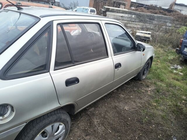 Сірий Деу Нексія, об'ємом двигуна 1.5 л та пробігом 350 тис. км за 1000 $, фото 4 на Automoto.ua