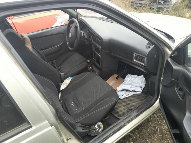 Сірий Деу Нексія, об'ємом двигуна 1.5 л та пробігом 350 тис. км за 1000 $, фото 3 на Automoto.ua