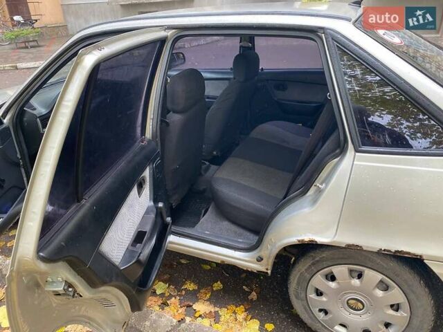 Серый Дэу Нексия, объемом двигателя 1.5 л и пробегом 190 тыс. км за 1350 $, фото 4 на Automoto.ua