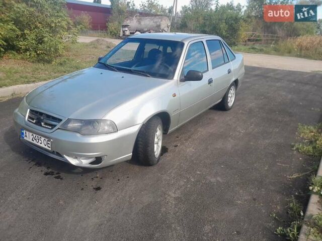Серый Дэу Нексия, объемом двигателя 1.5 л и пробегом 300 тыс. км за 1750 $, фото 1 на Automoto.ua