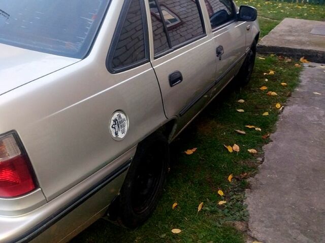 Серый Дэу Нексия, объемом двигателя 1.5 л и пробегом 327 тыс. км за 950 $, фото 4 на Automoto.ua