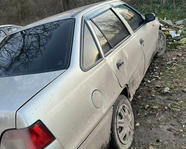 Сірий Деу Нексія, об'ємом двигуна 1.5 л та пробігом 130 тис. км за 1350 $, фото 5 на Automoto.ua