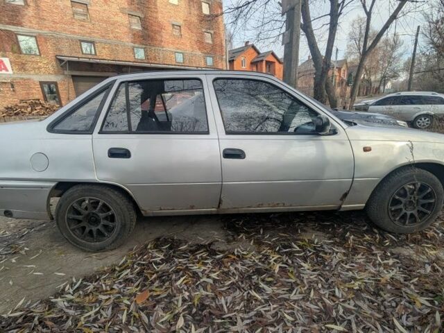 Сірий Деу Нексія, об'ємом двигуна 1.5 л та пробігом 350 тис. км за 1000 $, фото 2 на Automoto.ua