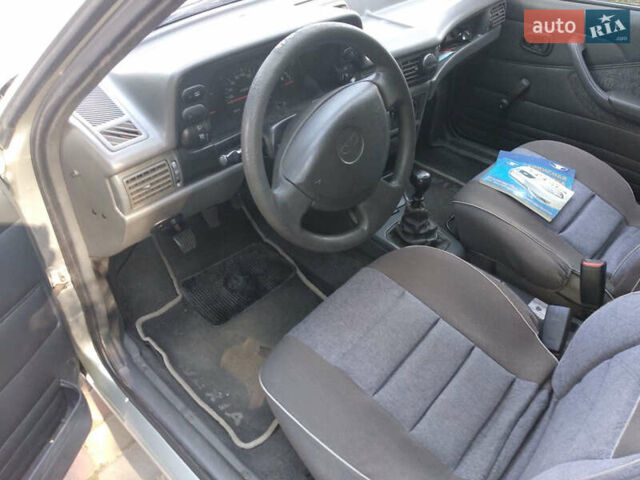 Сірий Деу Нексія, об'ємом двигуна 1.5 л та пробігом 181 тис. км за 2600 $, фото 15 на Automoto.ua
