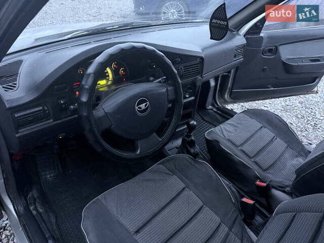 Сірий Деу Нексія, об'ємом двигуна 1.6 л та пробігом 144 тис. км за 1700 $, фото 5 на Automoto.ua