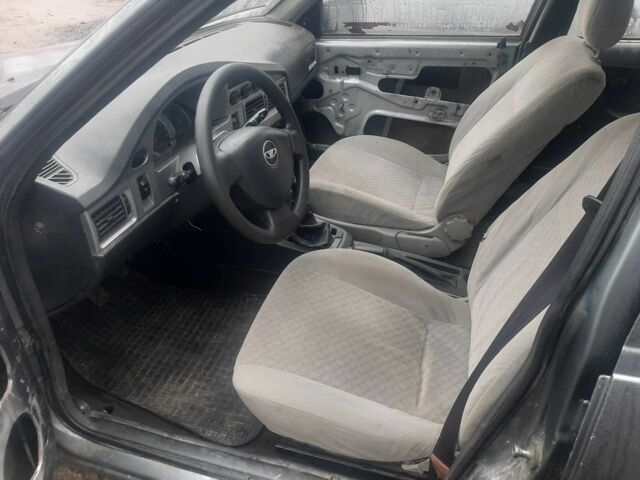 Серый Дэу Нексия, объемом двигателя 0 л и пробегом 200 тыс. км за 399 $, фото 3 на Automoto.ua