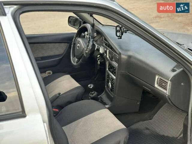 Сірий Деу Нексія, об'ємом двигуна 1.6 л та пробігом 106 тис. км за 2100 $, фото 4 на Automoto.ua