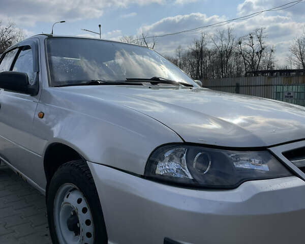 Серый Дэу Нексия, объемом двигателя 1.6 л и пробегом 185 тыс. км за 1600 $, фото 1 на Automoto.ua