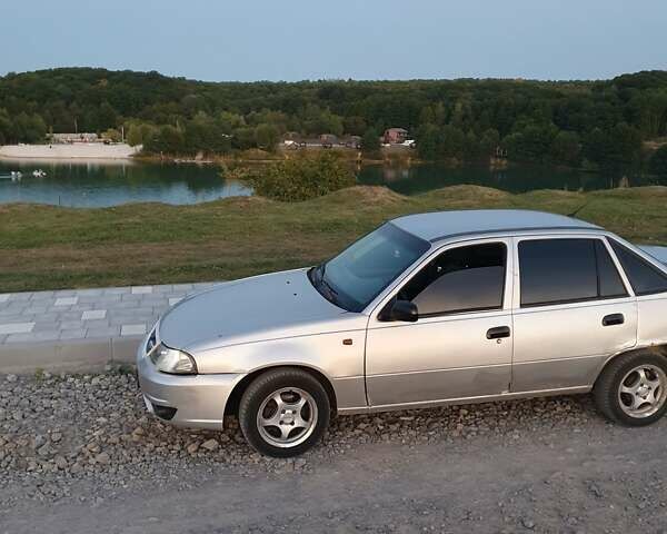 Сірий Деу Нексія, об'ємом двигуна 1.6 л та пробігом 260 тис. км за 1350 $, фото 5 на Automoto.ua