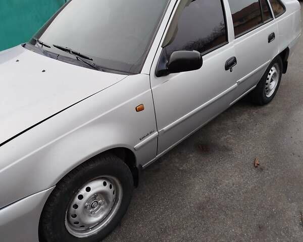 Серый Дэу Нексия, объемом двигателя 1.6 л и пробегом 147 тыс. км за 2000 $, фото 3 на Automoto.ua