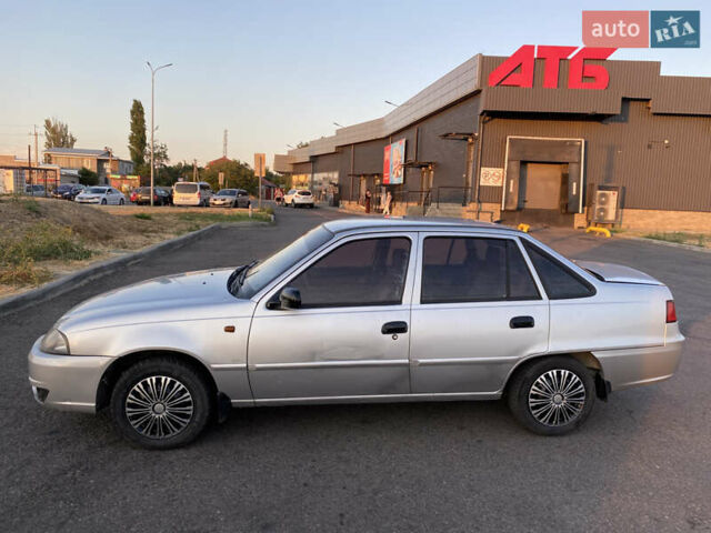 Серый Дэу Нексия, объемом двигателя 1.5 л и пробегом 210 тыс. км за 2540 $, фото 3 на Automoto.ua