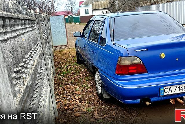 Синий Дэу Нексия, объемом двигателя 1.5 л и пробегом 400 тыс. км за 1500 $, фото 1 на Automoto.ua