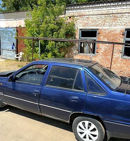 Синий Дэу Нексия, объемом двигателя 1.5 л и пробегом 250 тыс. км за 1400 $, фото 6 на Automoto.ua