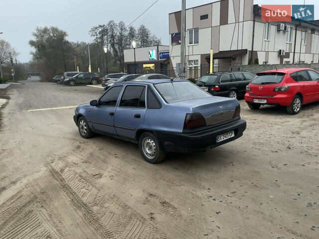 Синий Дэу Нексия, объемом двигателя 1.5 л и пробегом 300 тыс. км за 699 $, фото 1 на Automoto.ua