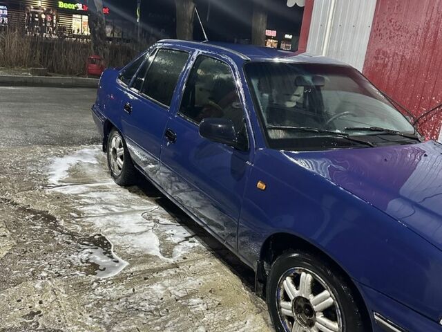 Синий Дэу Нексия, объемом двигателя 1.5 л и пробегом 250 тыс. км за 1500 $, фото 1 на Automoto.ua