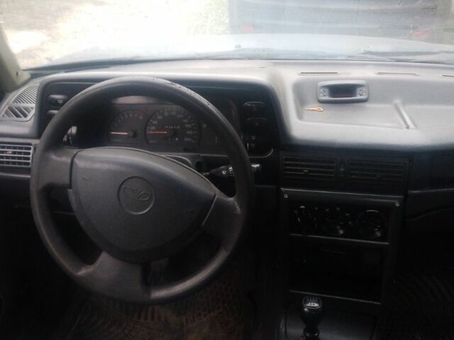 Синий Дэу Нексия, объемом двигателя 1.6 л и пробегом 200 тыс. км за 1600 $, фото 3 на Automoto.ua