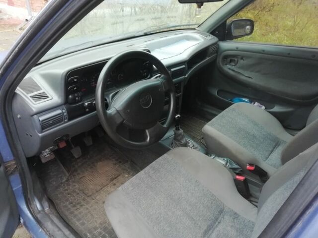 Синий Дэу Нексия, объемом двигателя 1.5 л и пробегом 190 тыс. км за 1500 $, фото 5 на Automoto.ua