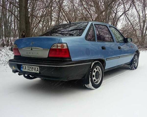 Синий Дэу Нексия, объемом двигателя 1.5 л и пробегом 220 тыс. км за 2000 $, фото 2 на Automoto.ua
