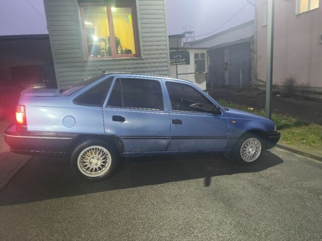 Синий Дэу Нексия, объемом двигателя 1.5 л и пробегом 300 тыс. км за 1600 $, фото 1 на Automoto.ua